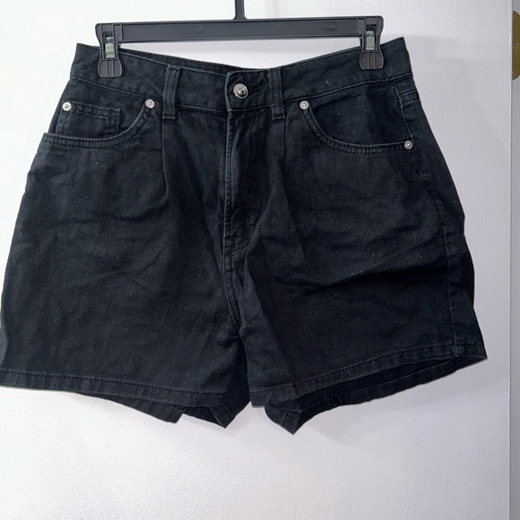 H&M High Waist Black Jean shorts - Picture 2 of 3